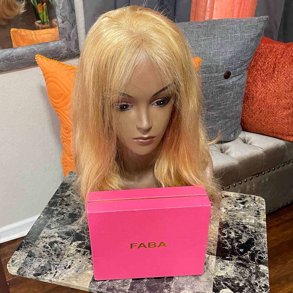 Blonde Women's Wig - Picture 2 of 4